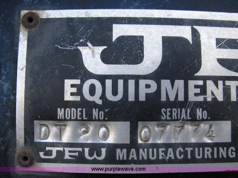 image for item 8109 1992 JFW goose neck flatbed trailer