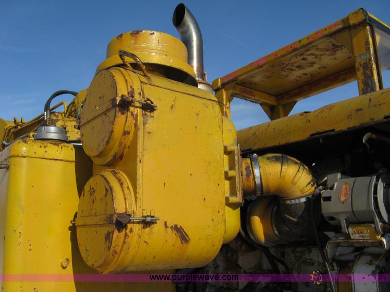 image for item 8110 1970 Caterpillar 621 scraper