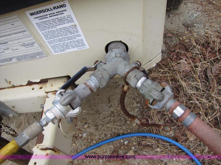 image for item 9007 2000 Ingersoll Rand P100WJD portable air compressor