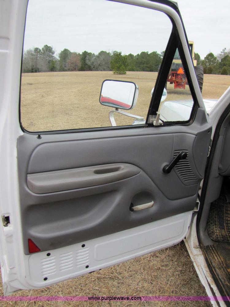 image for item 9009 1997 Ford F-250 Heavy Duty XL pickup truck