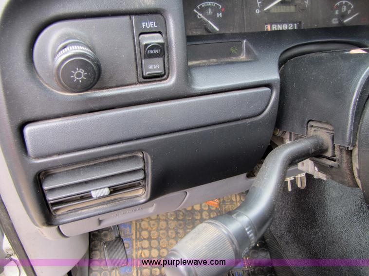 image for item 9009 1997 Ford F-250 Heavy Duty XL pickup truck