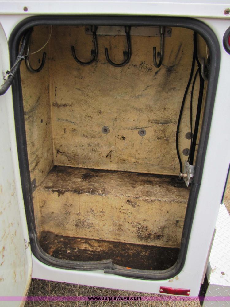 image for item 9009 1997 Ford F-250 Heavy Duty XL pickup truck