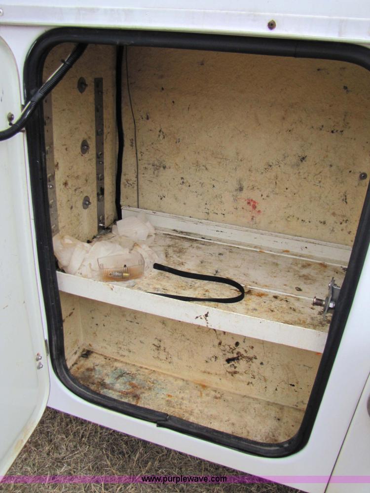 image for item 9009 1997 Ford F-250 Heavy Duty XL pickup truck