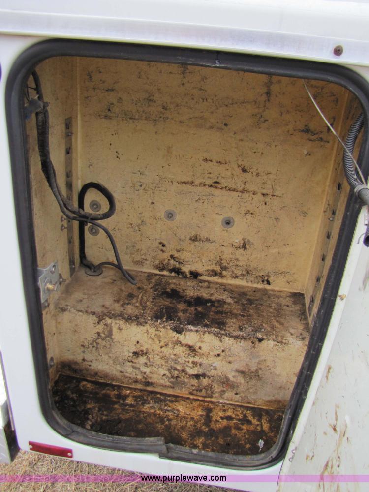 image for item 9009 1997 Ford F-250 Heavy Duty XL pickup truck