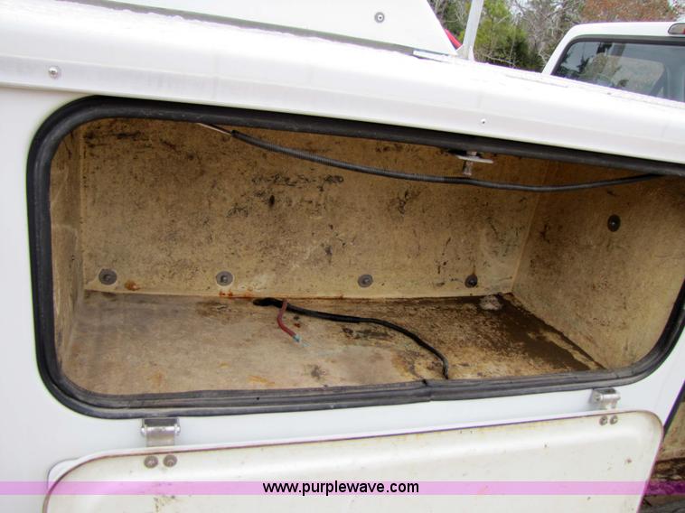 image for item 9009 1997 Ford F-250 Heavy Duty XL pickup truck