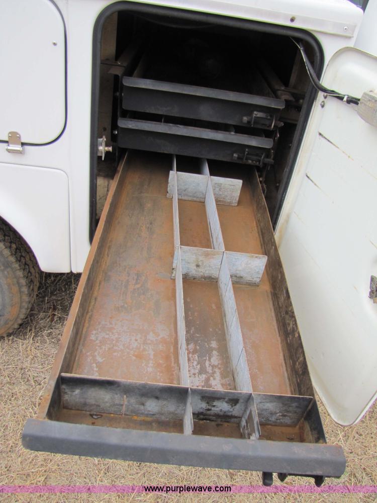 image for item 9009 1997 Ford F-250 Heavy Duty XL pickup truck