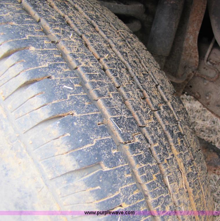 image for item 9009 1997 Ford F-250 Heavy Duty XL pickup truck