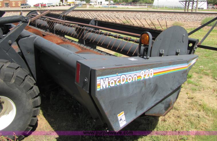 image for item 1001 1998 Mac Don 920 16' auger head