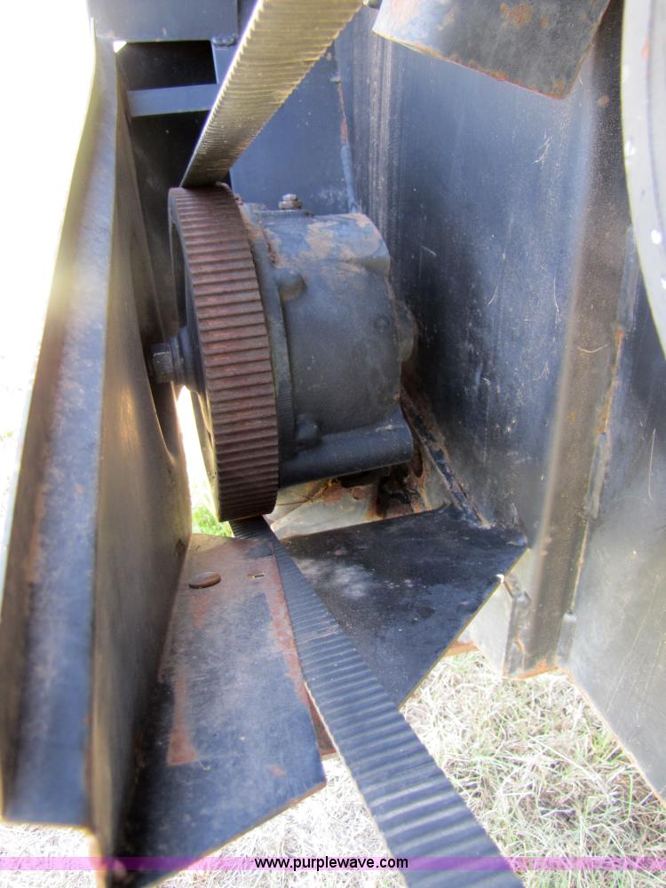 image for item 1001 1998 Mac Don 920 16' auger head