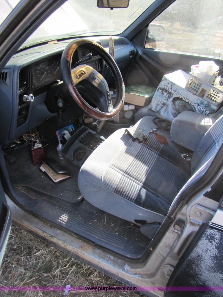 image for item 1021 1992 Ford Explorer