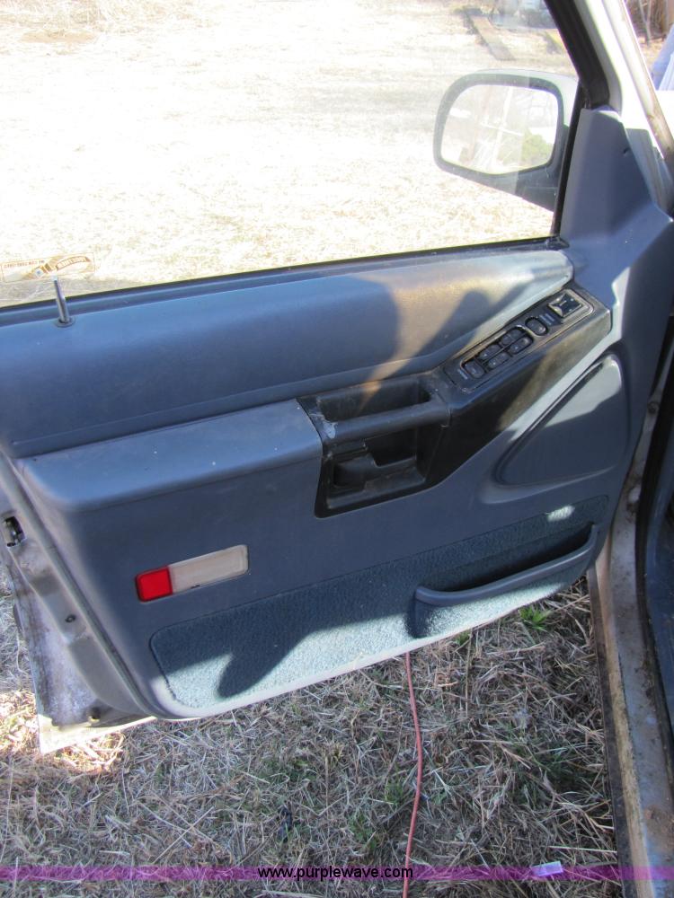 image for item 1021 1992 Ford Explorer