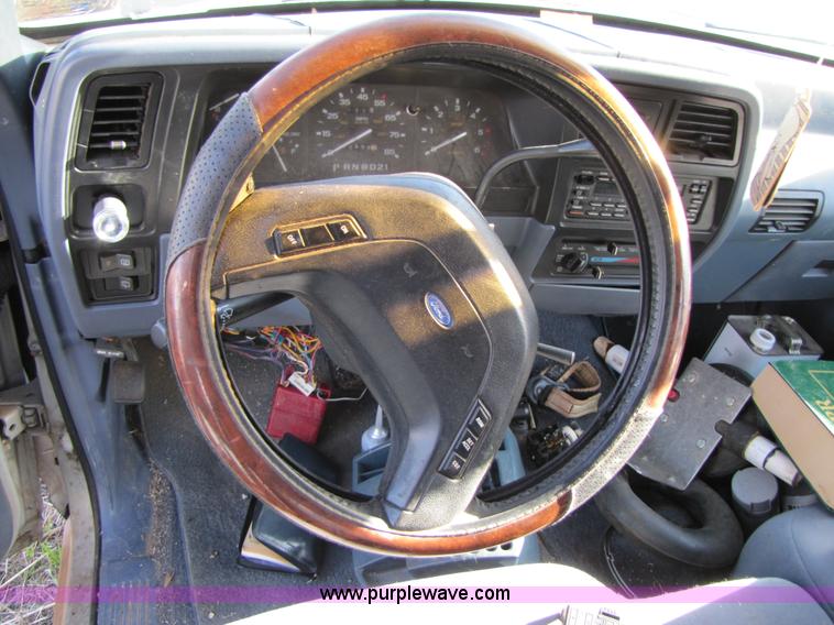 image for item 1021 1992 Ford Explorer