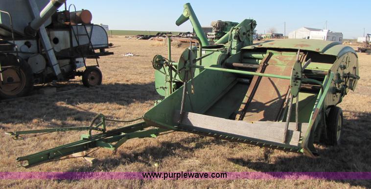 image for item 3562 John Deere LUC pull type combine