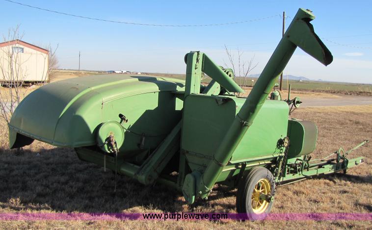 image for item 3562 John Deere LUC pull type combine