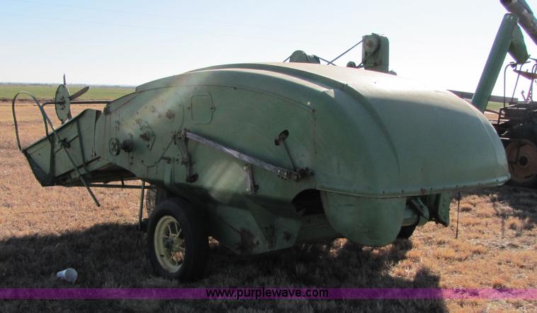 image for item 3562 John Deere LUC pull type combine