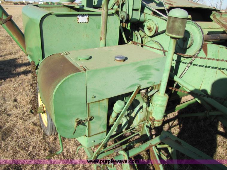 image for item 3562 John Deere LUC pull type combine