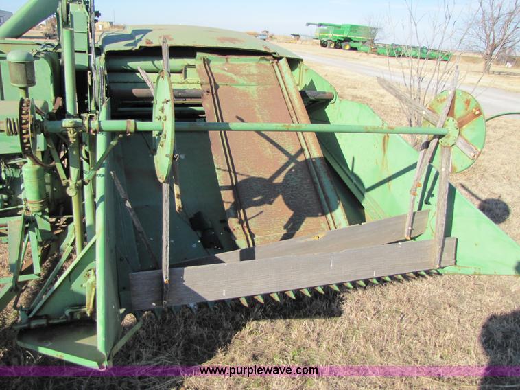 image for item 3562 John Deere LUC pull type combine