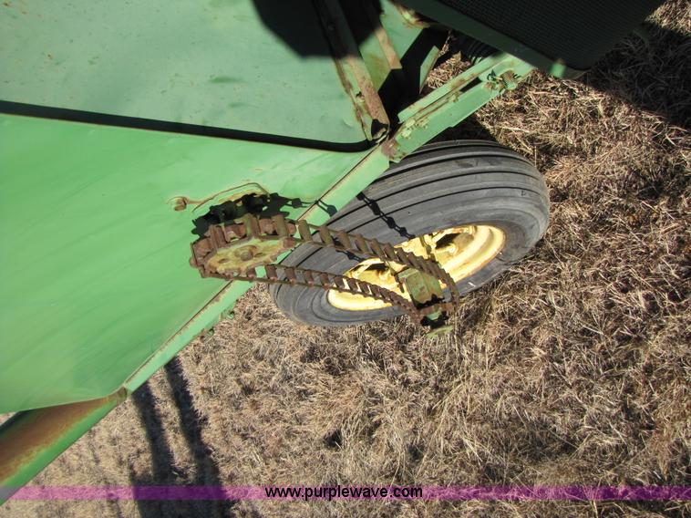 image for item 3562 John Deere LUC pull type combine