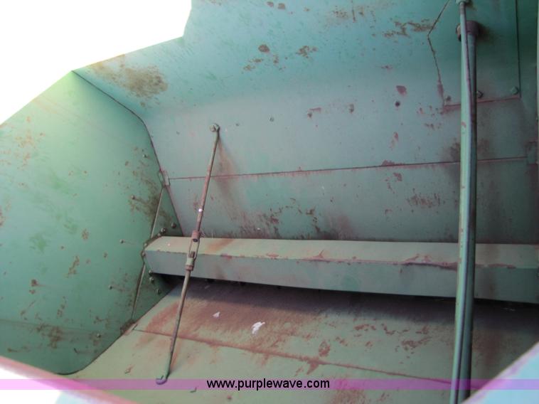 image for item 3562 John Deere LUC pull type combine