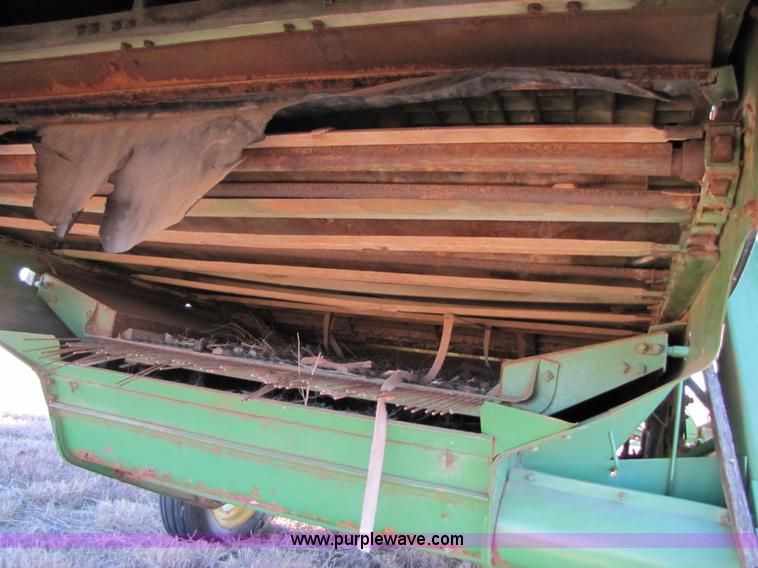 image for item 3562 John Deere LUC pull type combine