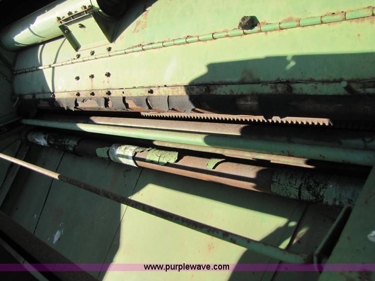 image for item 3562 John Deere LUC pull type combine