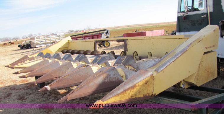 image for item 3571 New Holland 974 eight row corn head