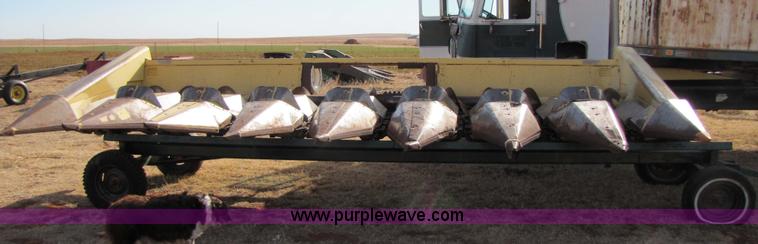 image for item 3571 New Holland 974 eight row corn head