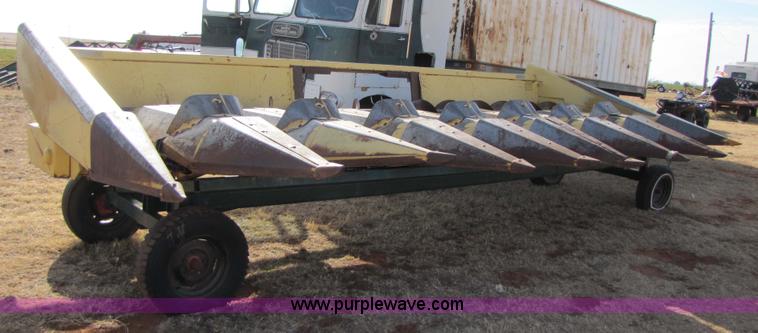 image for item 3571 New Holland 974 eight row corn head