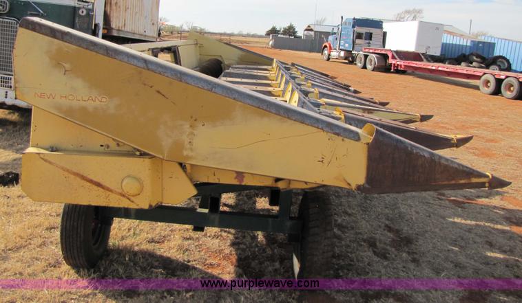 image for item 3571 New Holland 974 eight row corn head