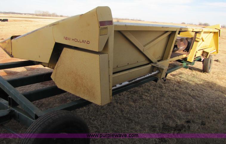 image for item 3571 New Holland 974 eight row corn head