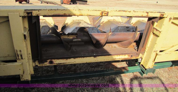 image for item 3571 New Holland 974 eight row corn head