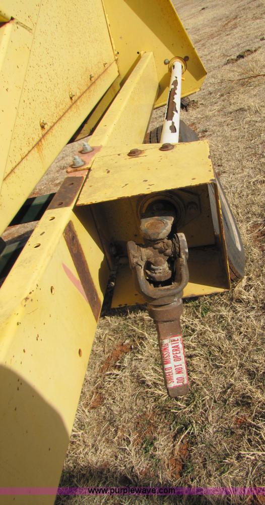 image for item 3571 New Holland 974 eight row corn head