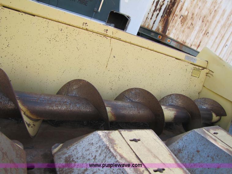 image for item 3571 New Holland 974 eight row corn head