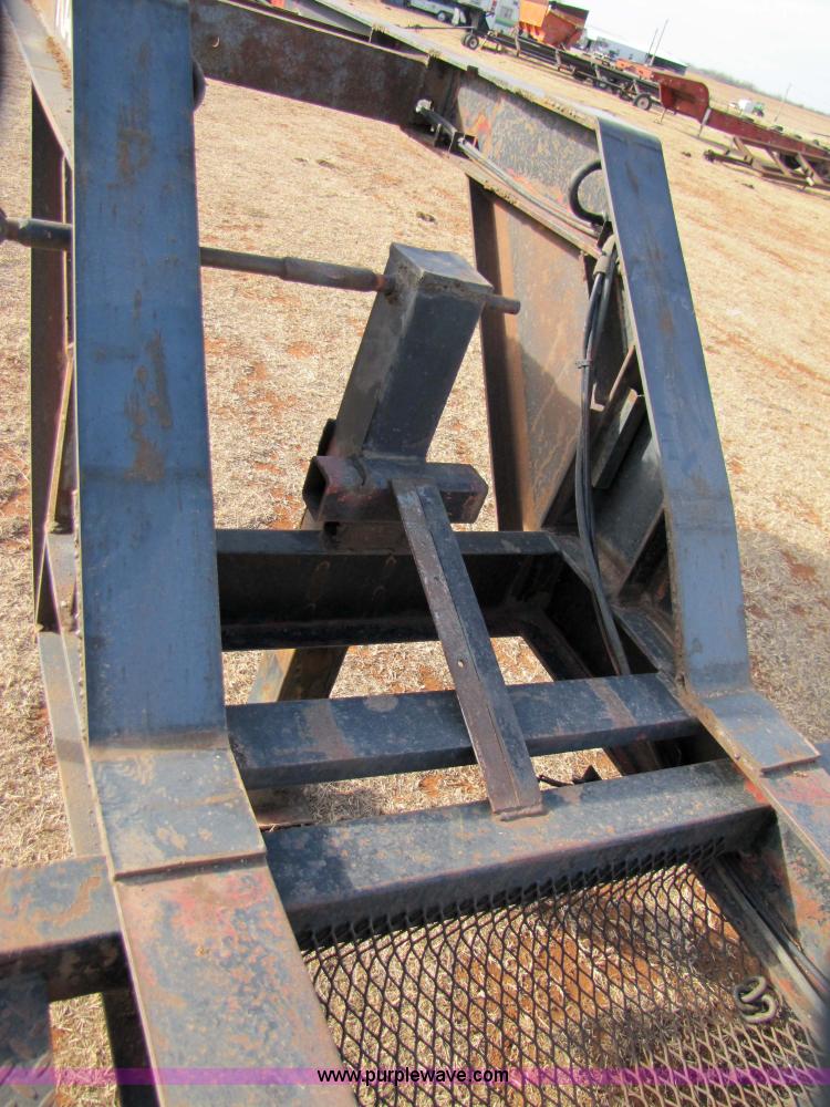 image for item 3572 1983 Kalyn combine trailer