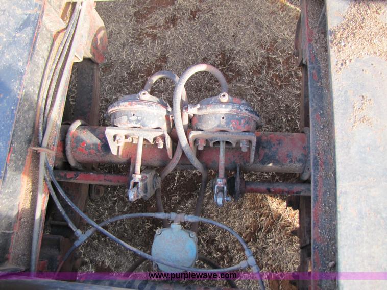 image for item 3572 1983 Kalyn combine trailer