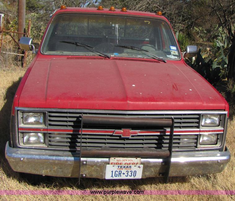 image for item 3648 1984 Chevrolet C30 pickup truck