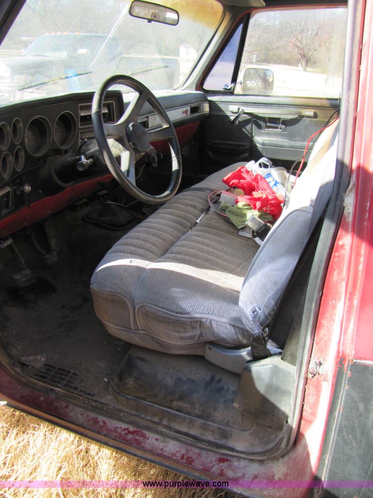 image for item 3648 1984 Chevrolet C30 pickup truck