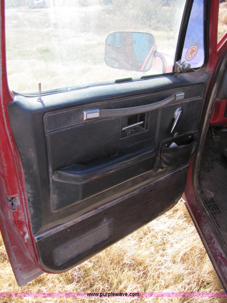 image for item 3648 1984 Chevrolet C30 pickup truck