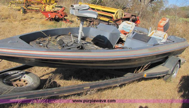 image for item 3659 1978 Glastron 18' fishing boat with trailer