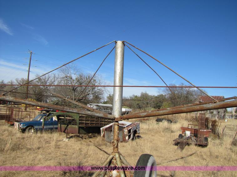 image for item 3668 Four-bar horse walker