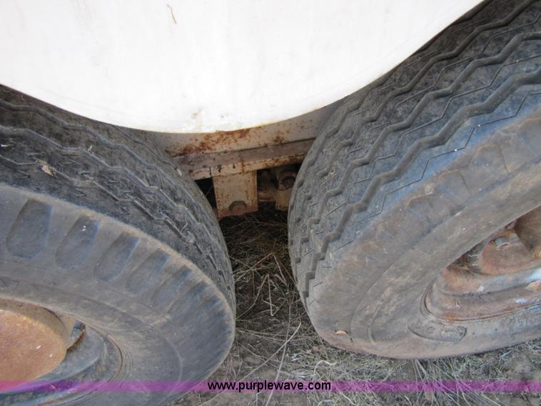 image for item 3670 1984 W 14' stock trailer