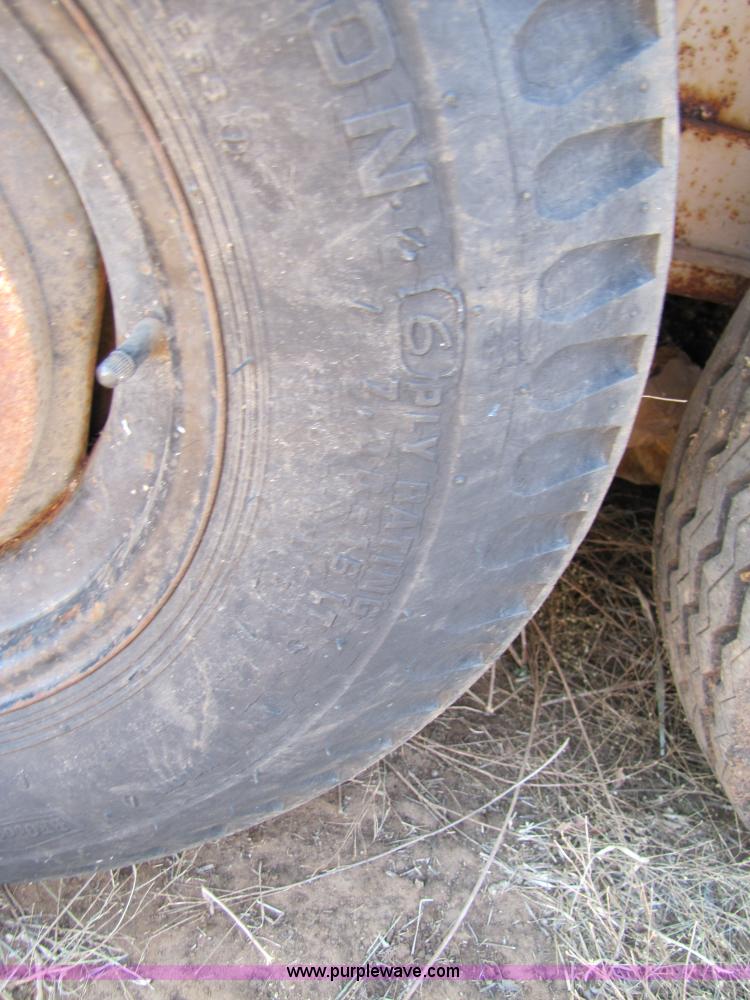 image for item 3670 1984 W 14' stock trailer