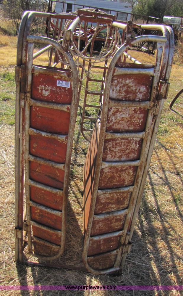Calf roping chute with panels in Stephenville, TX | Item 3673 sold