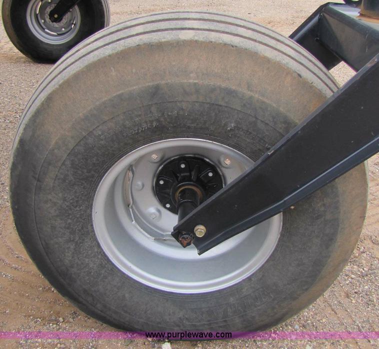 image for item 8334 2007 Case IH WDX1902 swather