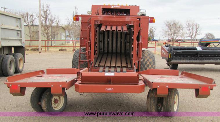 image for item 8335 2003 Hesston 4910 baler