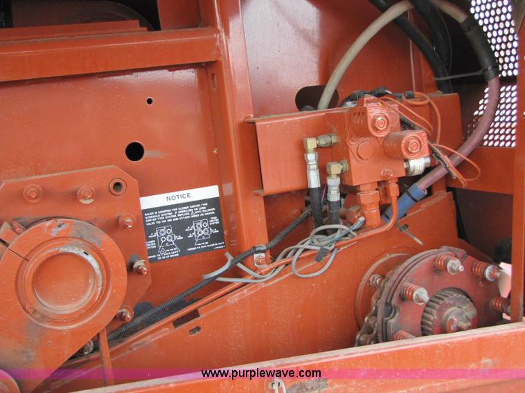 image for item 8335 2003 Hesston 4910 baler