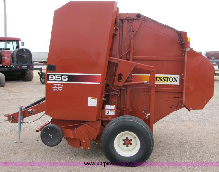 image for item 8336 2005 Hesston 956A round baler