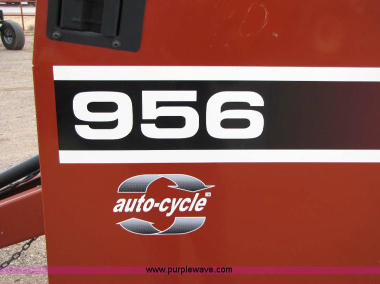 image for item 8336 2005 Hesston 956A round baler