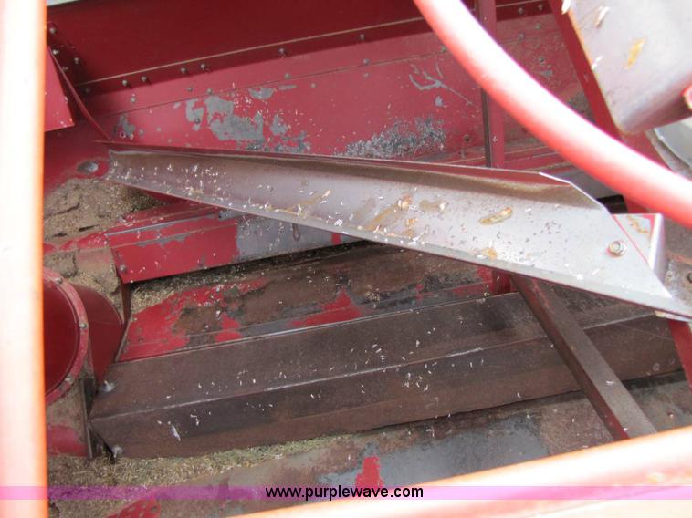 image for item 8337 2000 Case IH 2388 combine