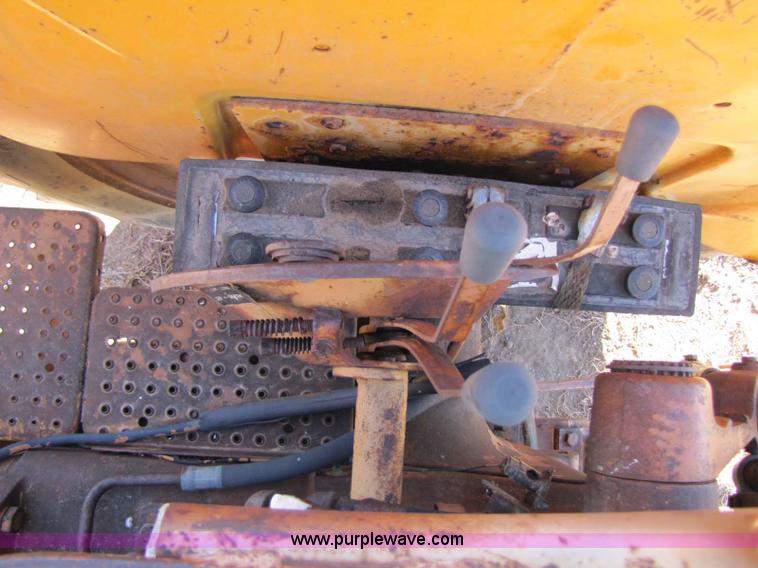 image for item 8345 1963 Minneapolis Moline 336-4 propane tractor